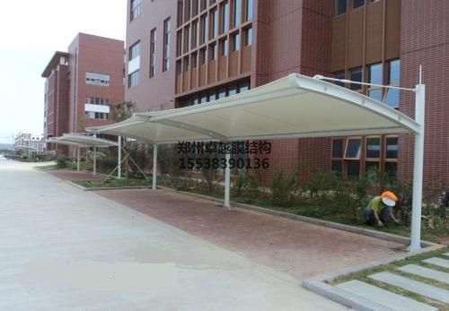 ?？?font color='red'>膜結(jié)構(gòu)車棚</font>【海口華能發(fā)展有限公司等】施工案例